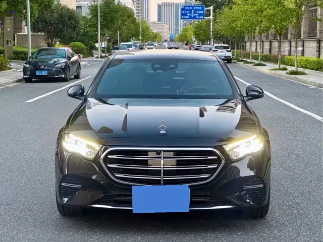 Mercedes-Benz E-Class — Фото автомобиля 4
