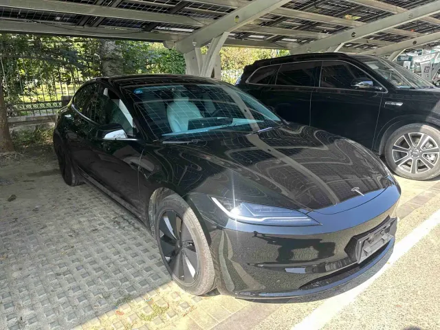Tesla Model 3 — Фото автомобиля 2