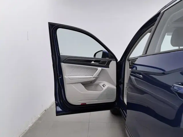 Volkswagen Tayron GTE Plug-in Hybrid — Фото автомобиля 8