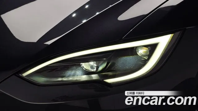 Tesla Model S — Фото автомобиля 22