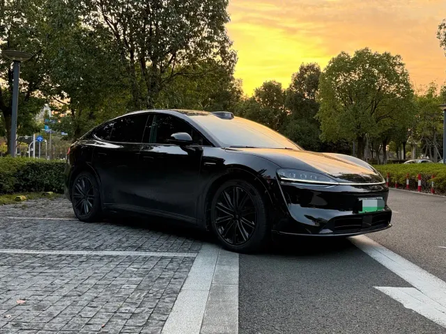 Luxeed R7 — Фото автомобиля 4