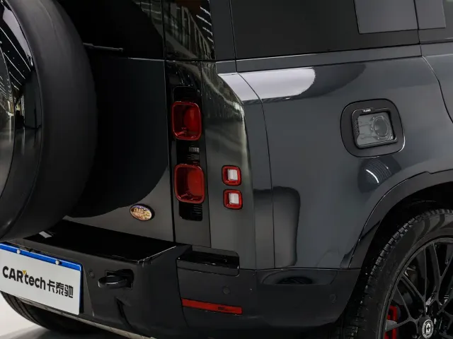Land Rover Defender — Фото автомобиля 9