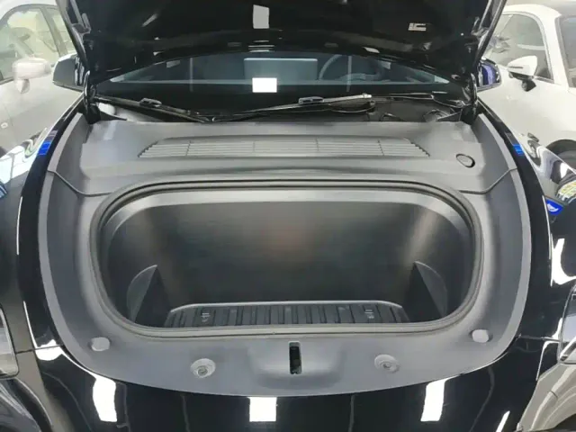 Tesla Model Y — Фото автомобиля 15