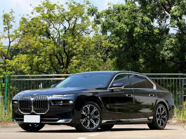 BMW 7 Series — Фото автомобиля 2