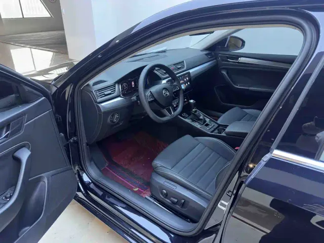 Skoda Superb — Фото автомобиля 9