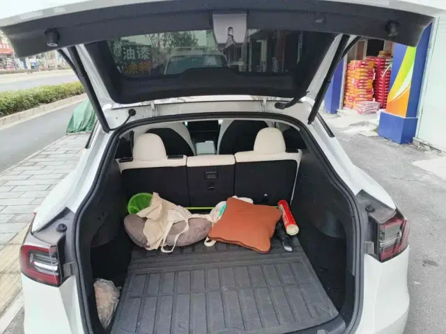 Tesla Model Y — Фото автомобиля 5