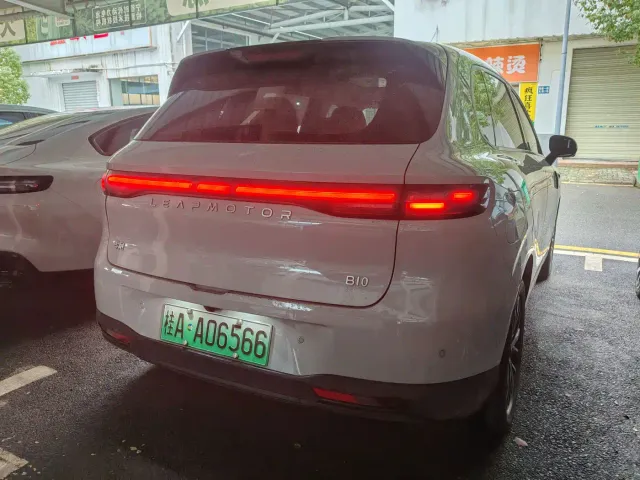 Leapmotor B10 — Фото автомобиля 11