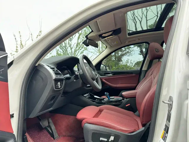 BMW iX3 — Фото автомобиля 7