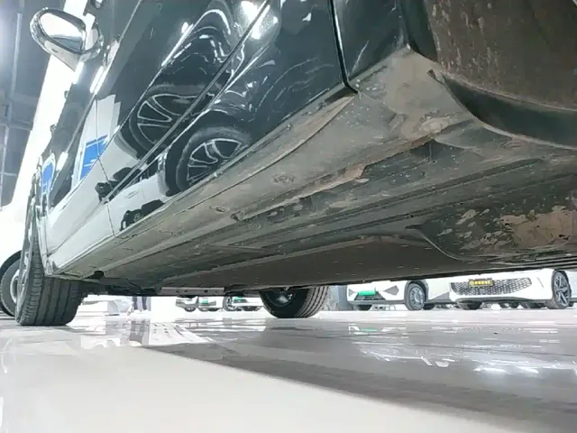 Li Auto L8 — Фото автомобиля 21