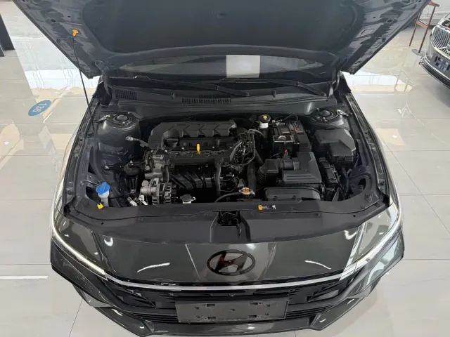 Hyundai Elantra — Фото автомобиля 15