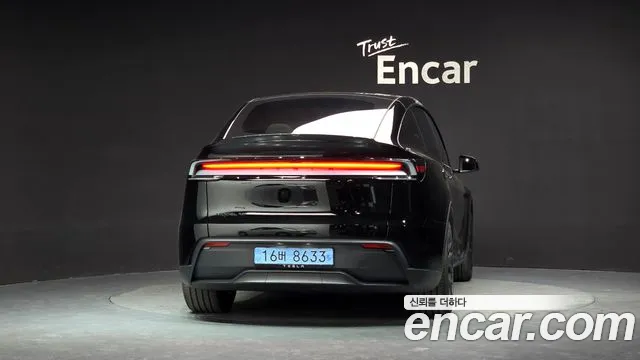 Tesla Model Y — Фото автомобиля 4