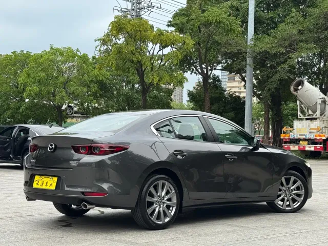 Mazda Axela — Фото автомобиля 20