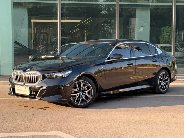 BMW i5 — Фото автомобиля 2