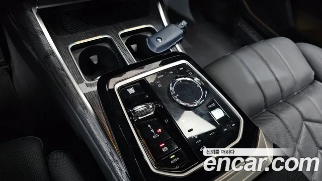 BMW 7-Series 7 серия (G70) 740i xDrive M Sport Limited — Фото автомобиля 9