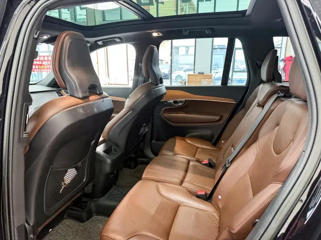 Volvo XC90 — Фото автомобиля 12