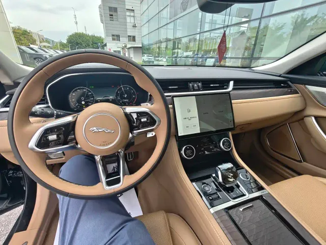 Jaguar XFL — Фото автомобиля 18