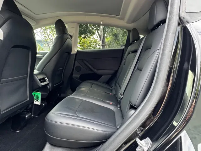 Tesla Model Y — Фото автомобиля 12