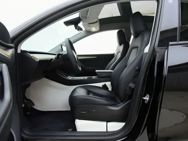 Tesla Model Y — Фото автомобиля 4
