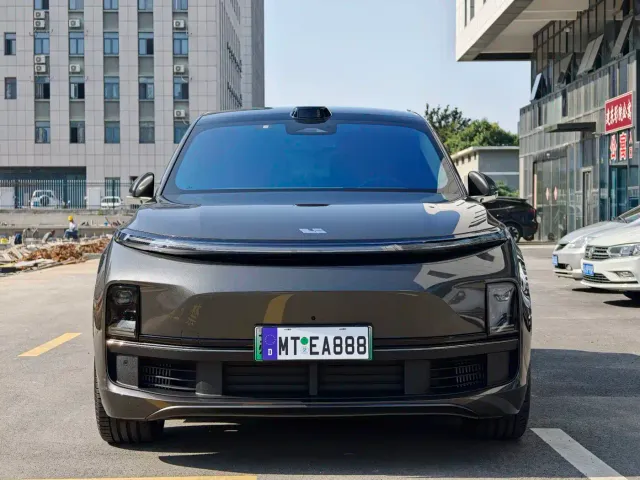 Li Auto L8 — Фото автомобиля 2