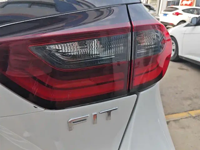 Honda Fit — Фото автомобиля 7