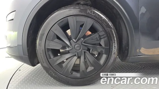 Tesla Model Y — Фото автомобиля 5