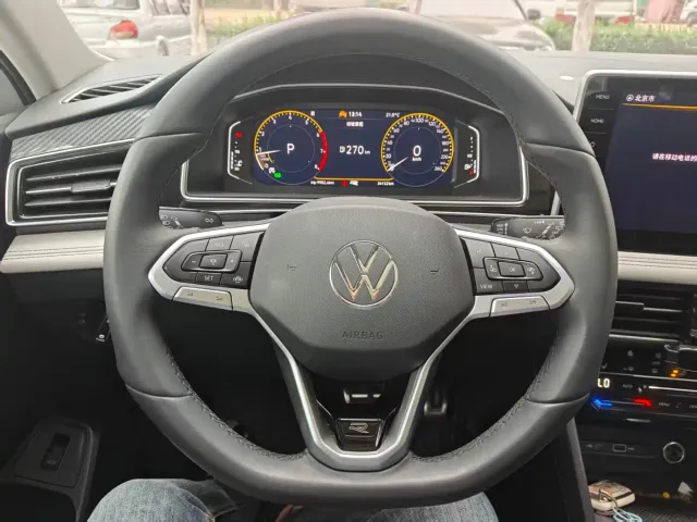 Volkswagen Tiguan L — Фото автомобиля 4