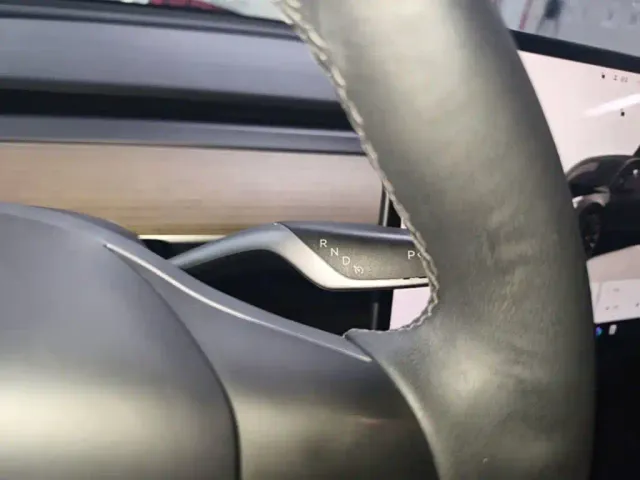 Tesla Model Y — Фото автомобиля 13