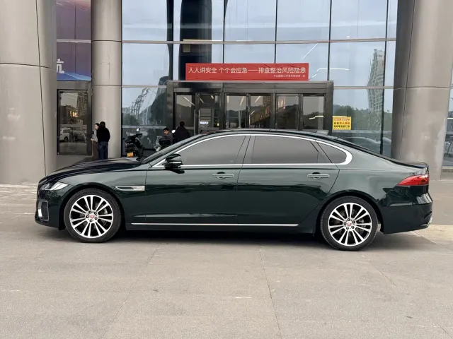Jaguar XFL — Фото автомобиля 4