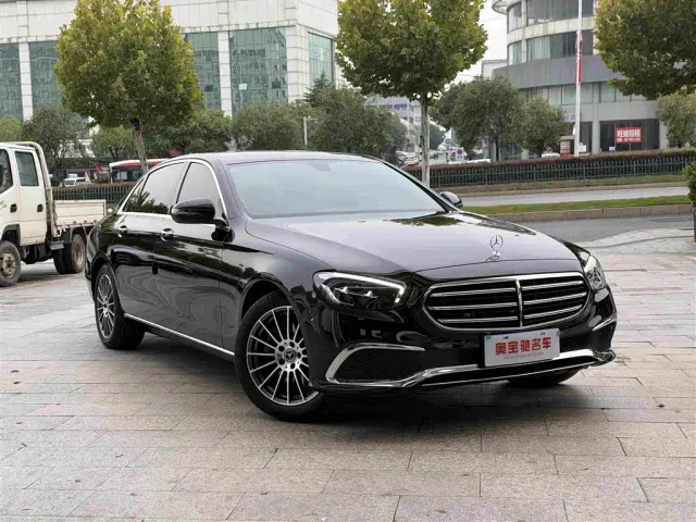 Mercedes-Benz E-Class — Фото автомобиля 3