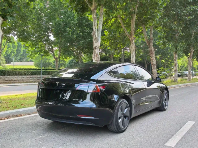 Tesla Model 3 — Фото автомобиля 7