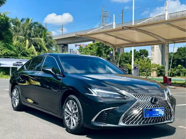 Lexus ES — Фото автомобиля 3