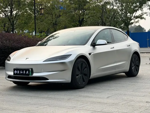 Фотография автомобиля — Tesla Model 3