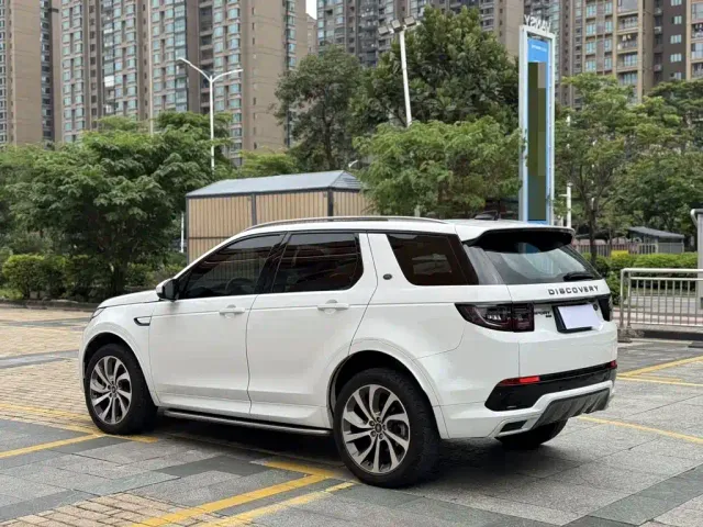 Land Rover Discovery Sport — Фото автомобиля 9