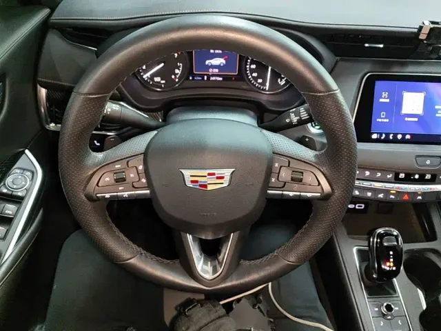 Cadillac XT4 — Фото автомобиля 10
