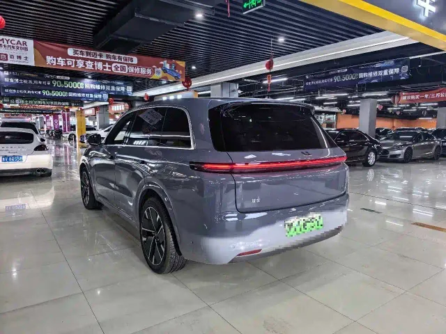 Li Auto L8 — Фото автомобиля 9