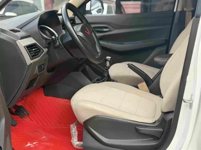 Wuling Hongguang — Фото автомобиля 6