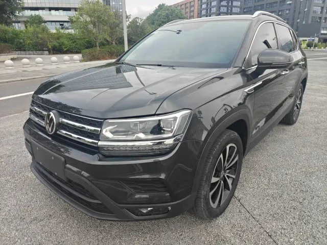 Фотография автомобиля — Volkswagen Tharu
