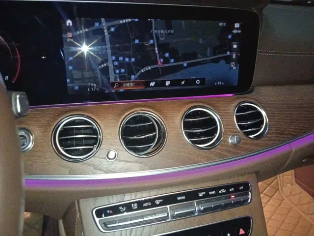 Mercedes-Benz E-Class — Фото автомобиля 14