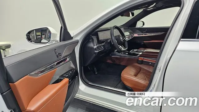 BMW 7-Series — Фото автомобиля 10