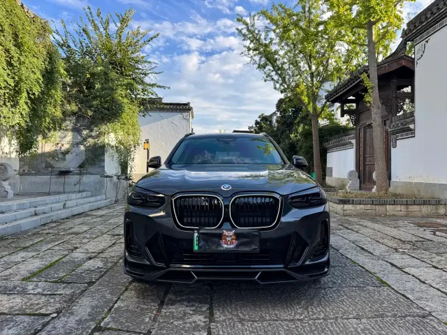 BMW iX3 — Фото автомобиля 4