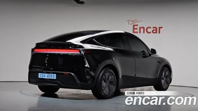 Tesla Model Y — Фото автомобиля 2