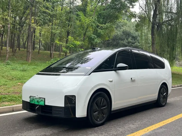 Фотография автомобиля — Li Auto MEGA