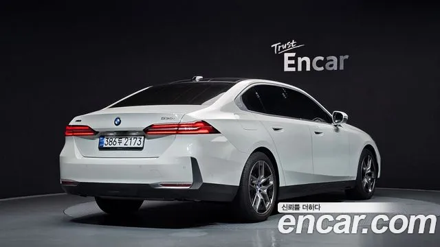 BMW 5 Series G60 — Фото автомобиля 2