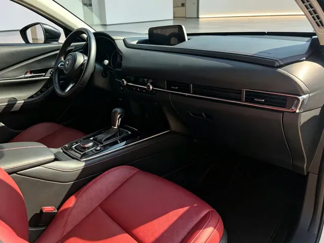 Mazda CX-30 — Фото автомобиля 10