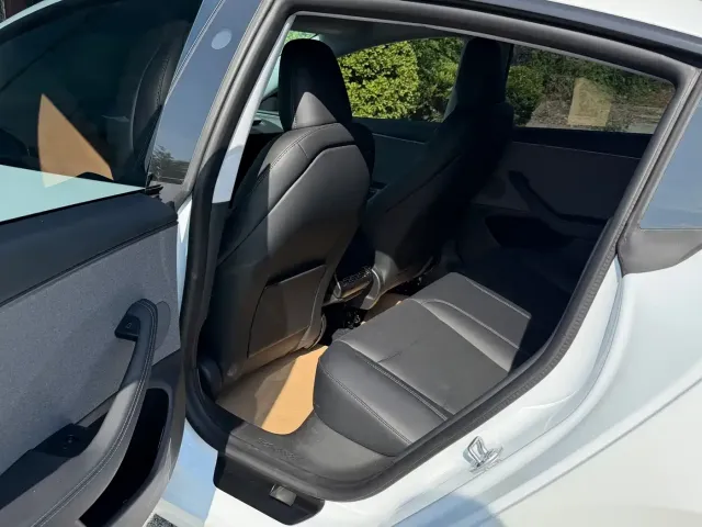 Tesla Model 3 — Фото автомобиля 6