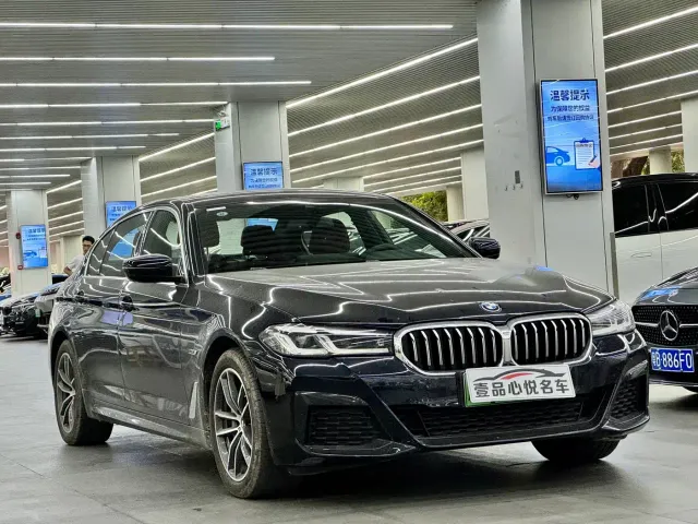 BMW 5 Series — Фото автомобиля 3