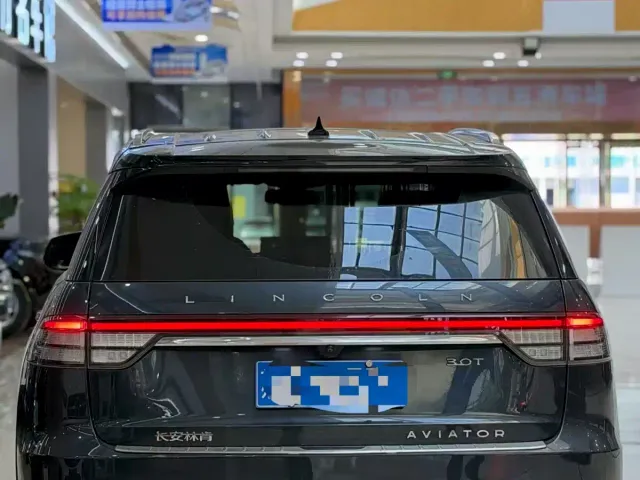 Lincoln Aviator — Фото автомобиля 4