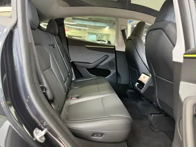 Tesla Model Y — Фото автомобиля 13
