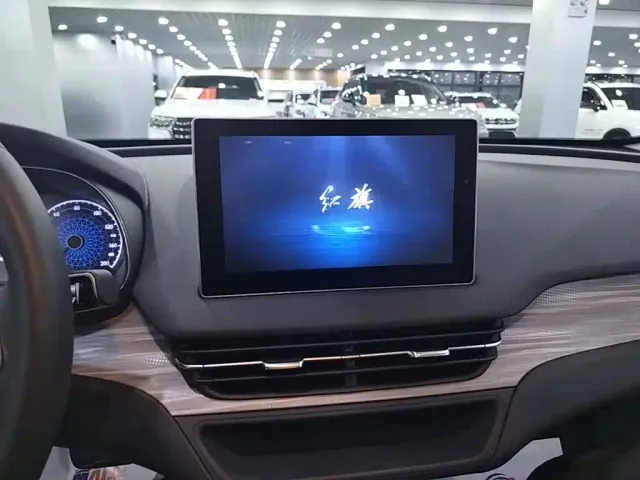 Hongqi E-QM5 — Фото автомобиля 12