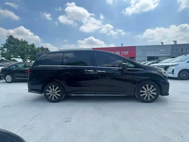 Honda Odyssey — Фото автомобиля 10
